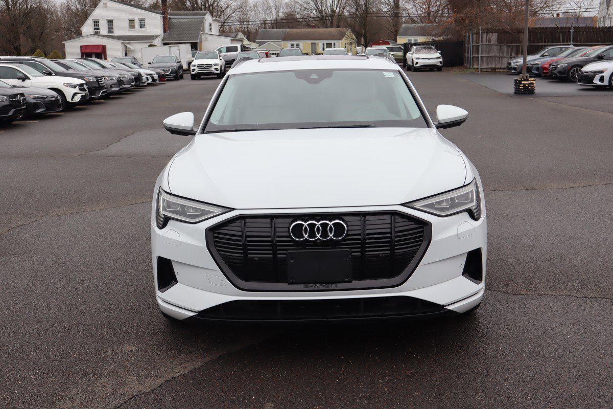 Used 2021 Audi e-tron Premium w/ Convenience Plus Package image 2