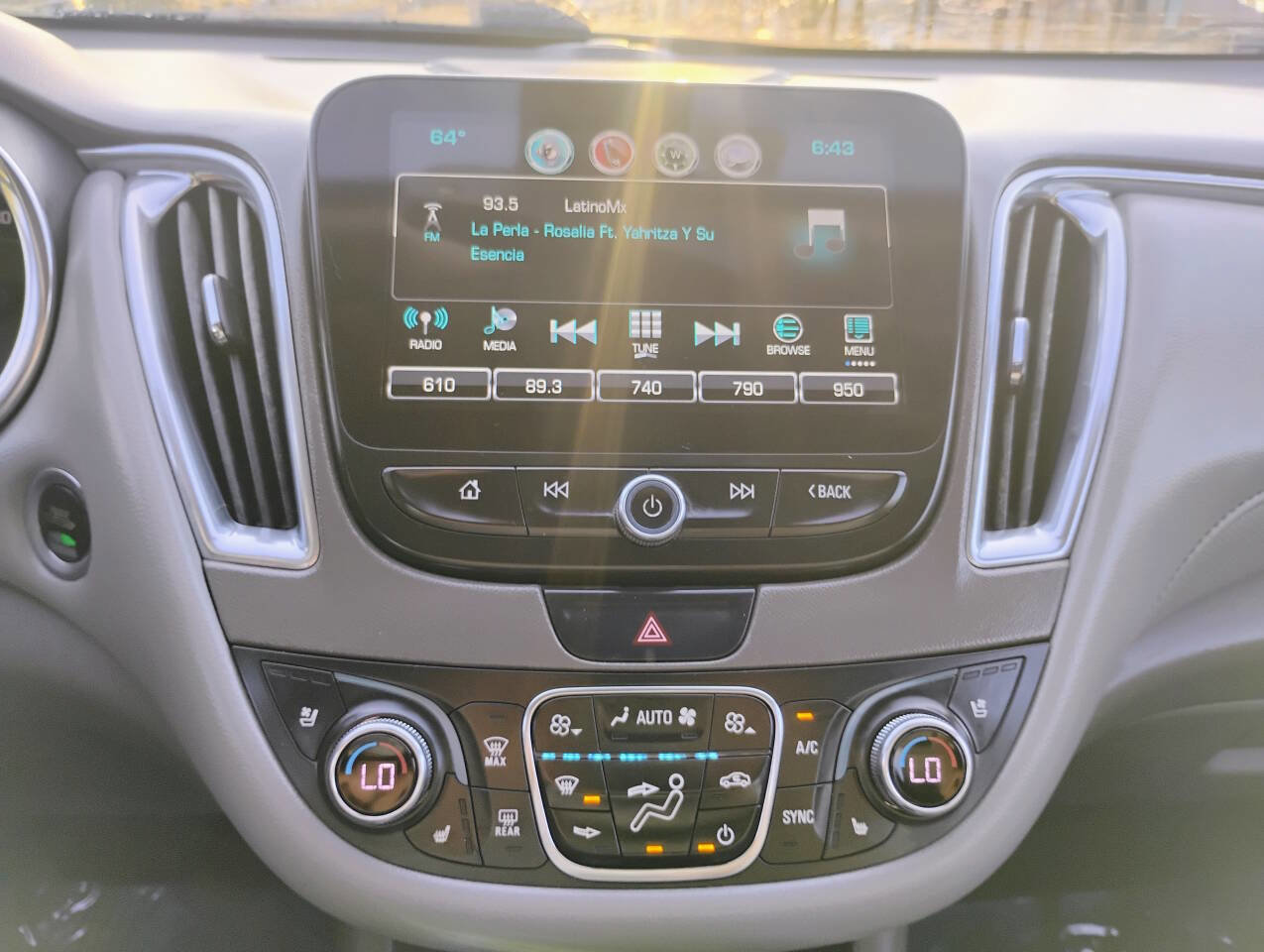 Used 2017 Chevrolet Malibu Premier FWD image 16