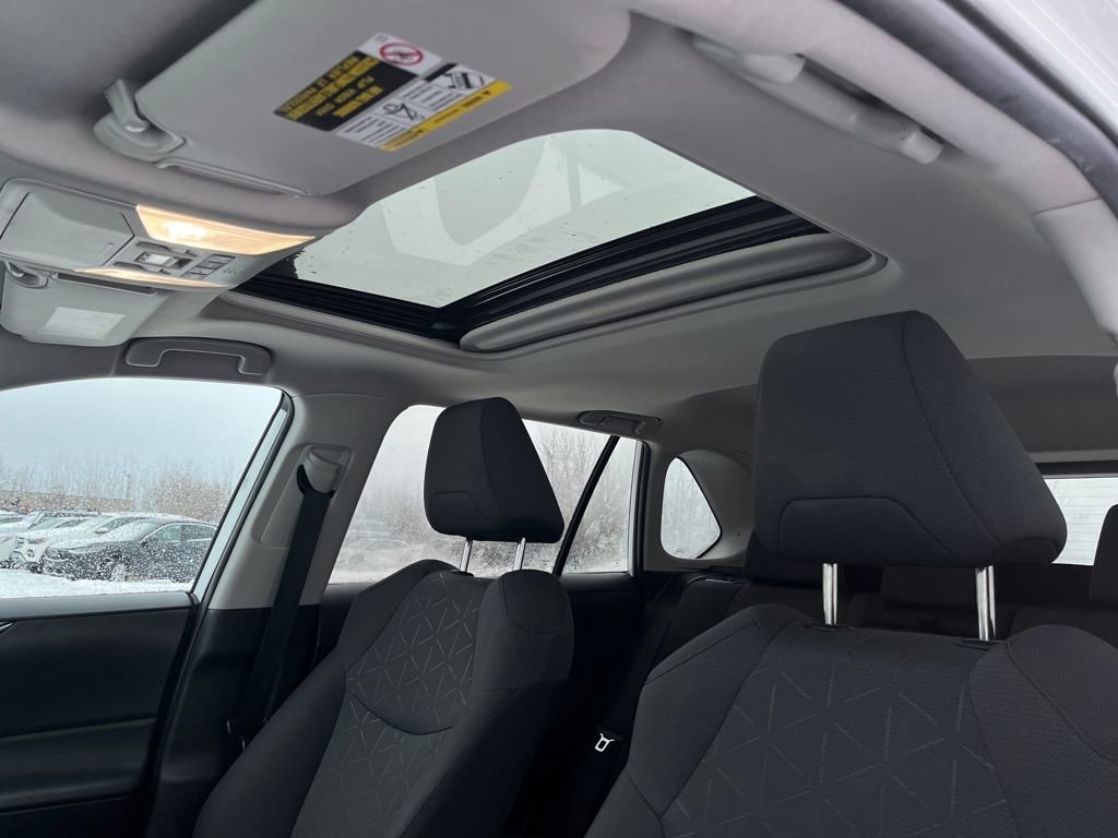 Used 2022 Toyota RAV4 XLE image 21