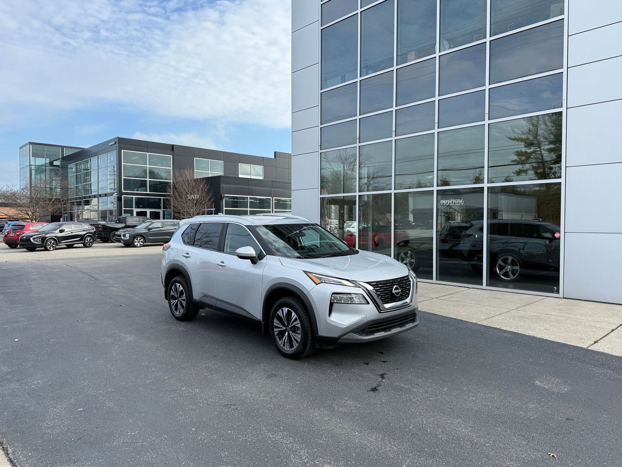 Used 2023 Nissan Rogue SV w/ SV Premium B Package image 18