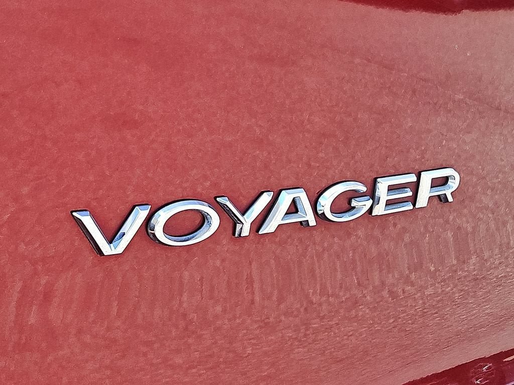 Used 2023 Chrysler Voyager LX FWD image 31