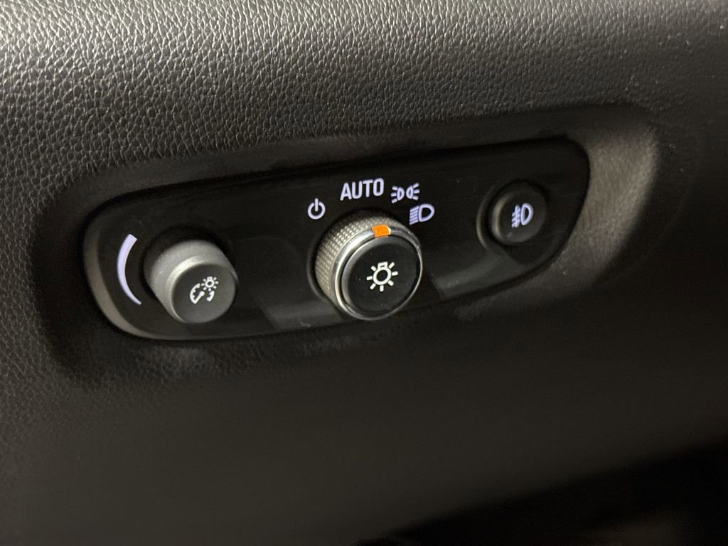 Used 2018 Chevrolet Traverse LT FWD image 18