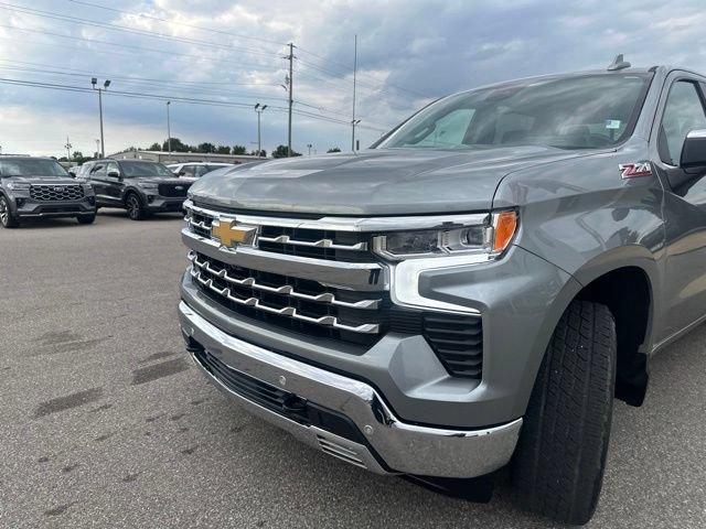 Used 2023 Chevrolet Silverado 1500 LTZ w/ Technology Package AWD/4WD image 30