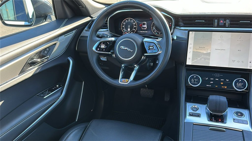 Certified 2025 Jaguar F-PACE R-Dynamic S image 23