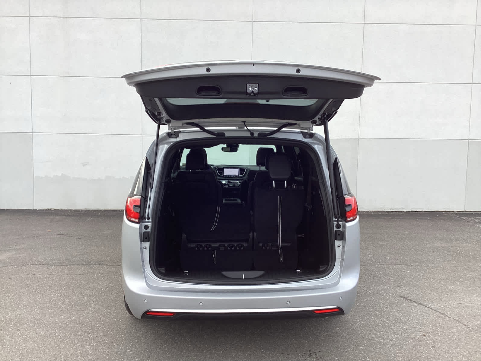 New 2026 Chrysler Pacifica Select image 8