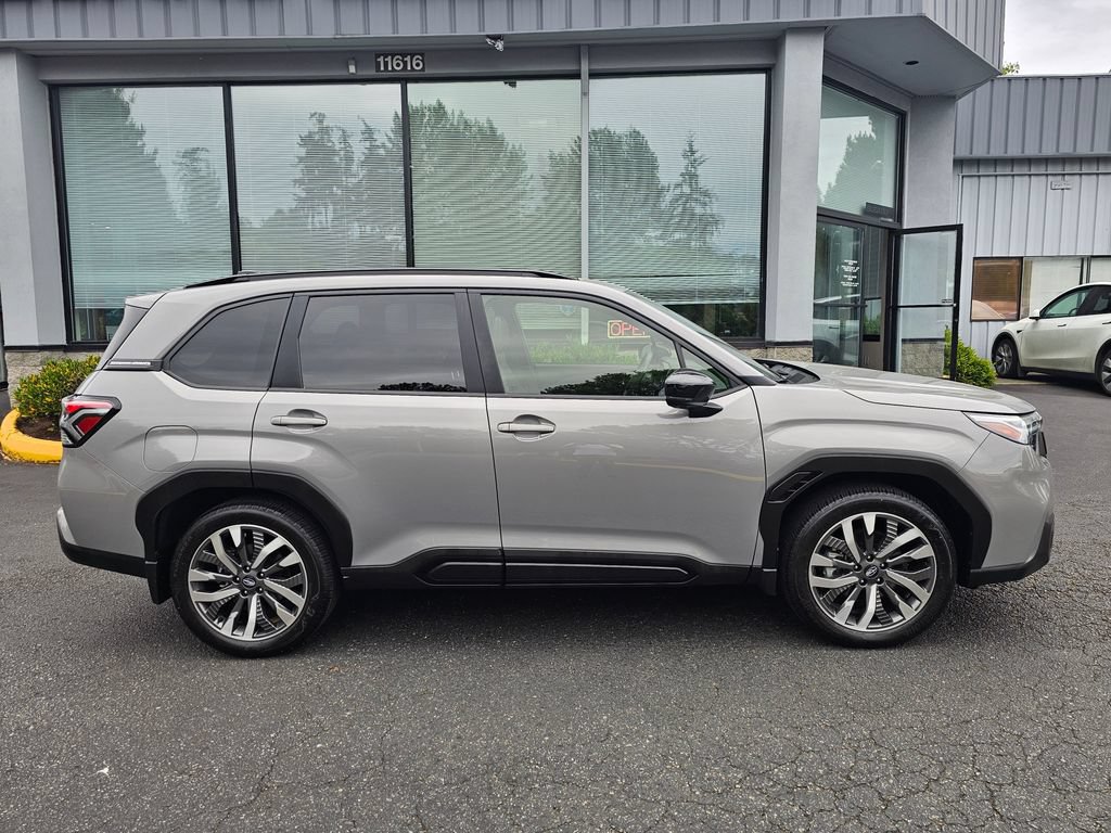 Used 2025 Subaru Forester Touring w/ Popular Package - Touring AWD/4WD image 8
