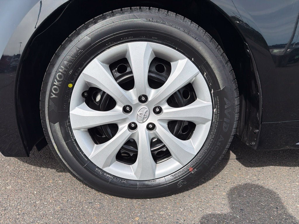 Used 2024 Toyota Corolla LE FWD image 11