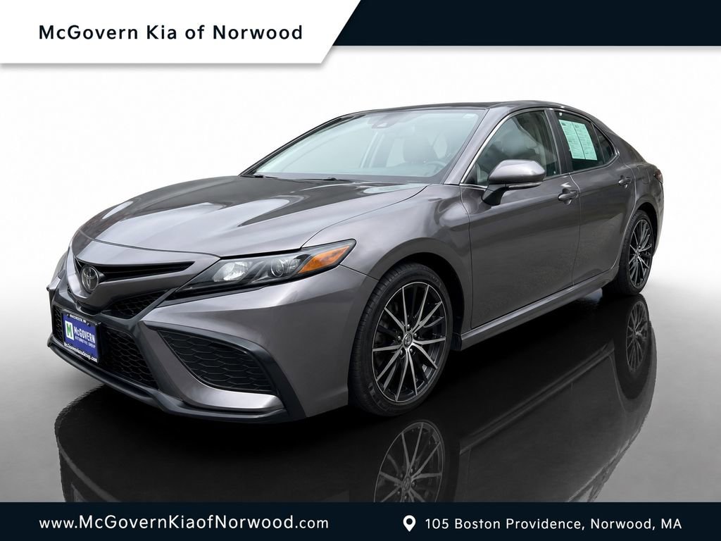 Used 2022 Toyota Camry SE FWD image 1