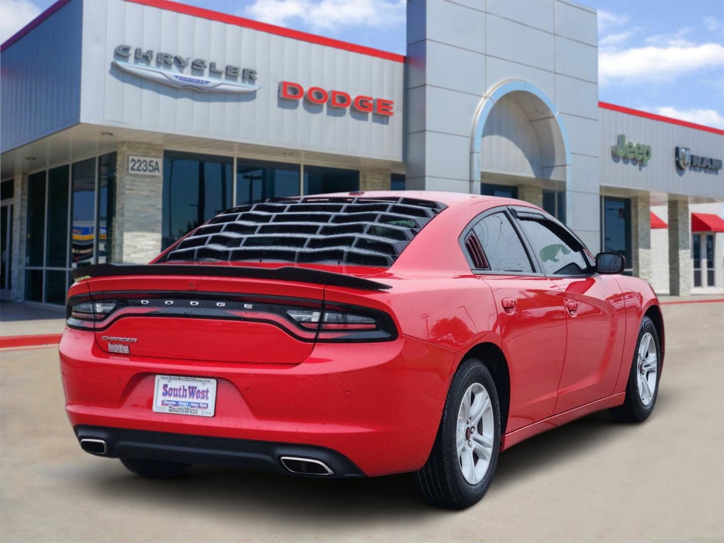 Used 2019 Dodge Charger SXT w/ Leather Interior Group RWD image 5
