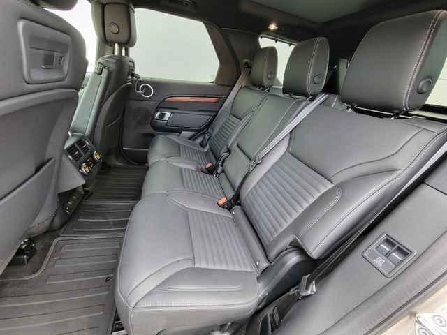 Used 2025 Land Rover Discovery Dynamic SE AWD/4WD image 18
