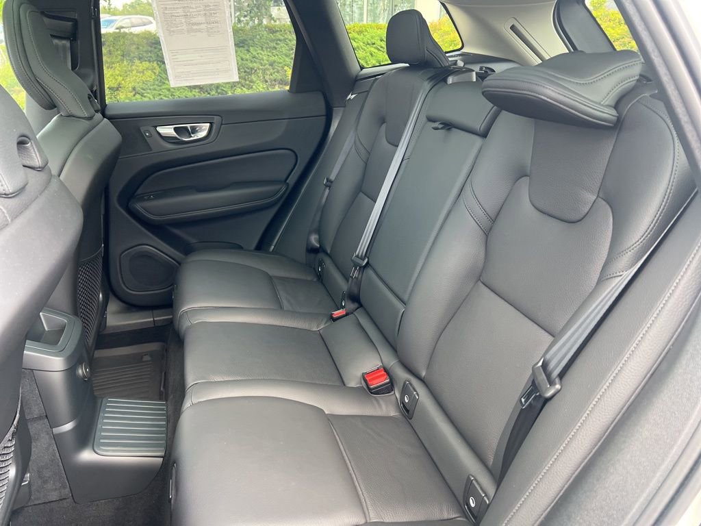 Certified 2025 Volvo XC60 T8 Plus w/ Protection Package Premier image 27