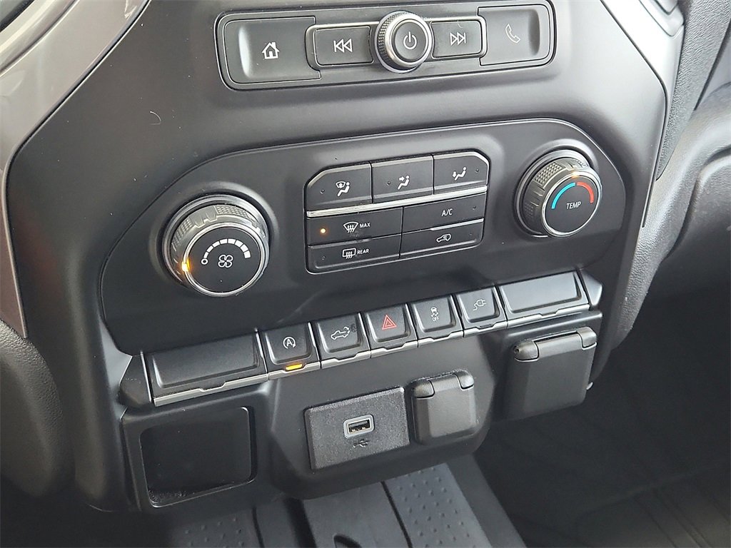 Used 2020 Chevrolet Silverado 1500 Custom w/ Custom Value Package image 17