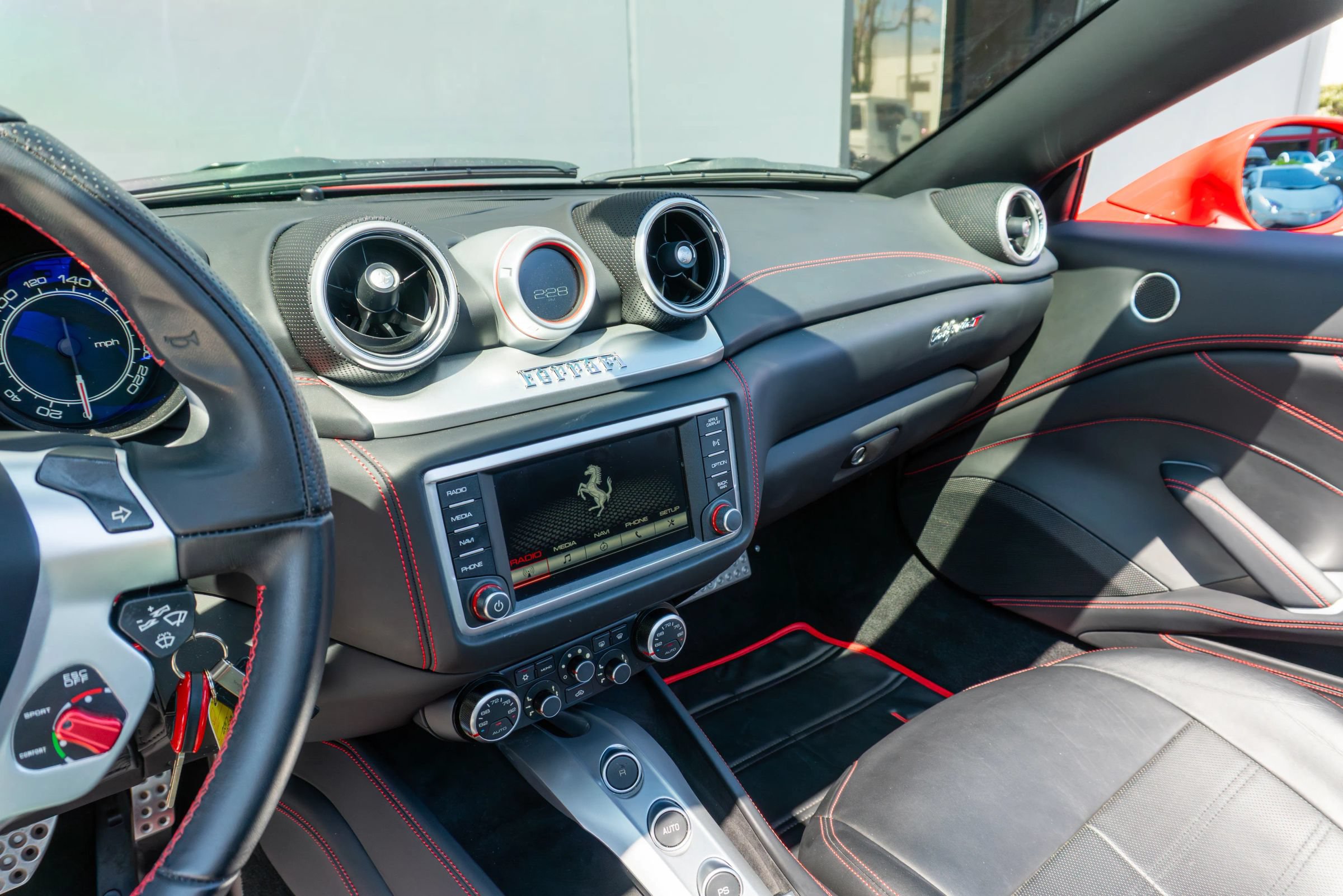 Used 2017 Ferrari California T RWD image 15
