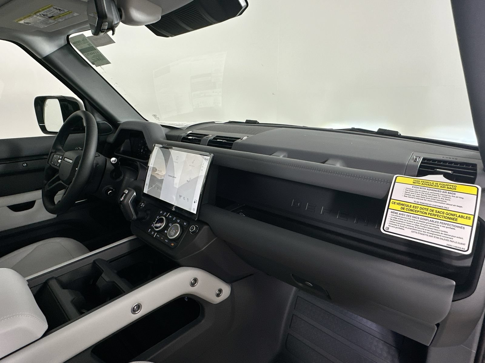 New 2026 Land Rover Defender 130 X-Dynamic SE AWD/4WD image 46
