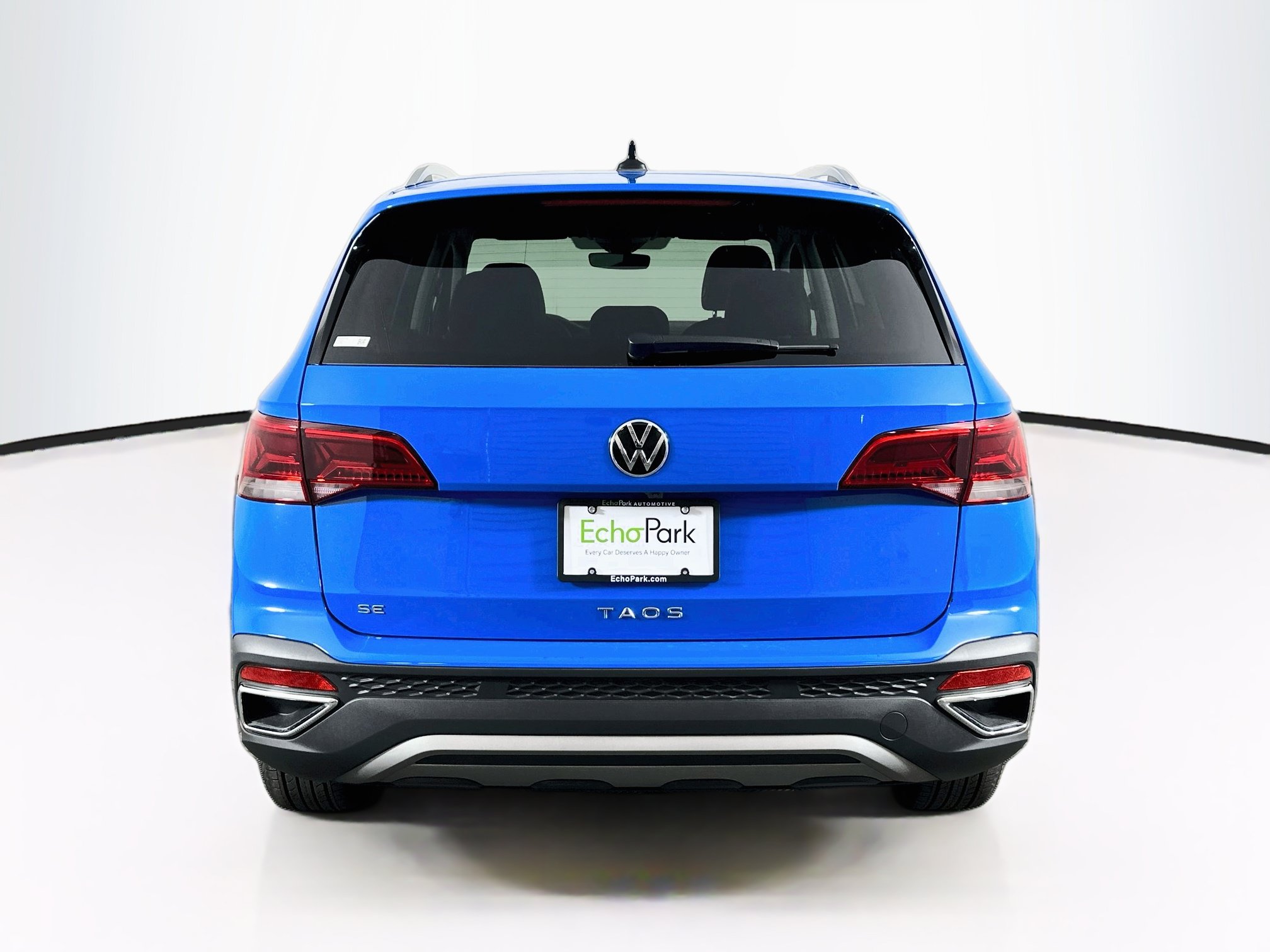 Used 2023 Volkswagen Taos SE w/ Black Wheel Package FWD image 7
