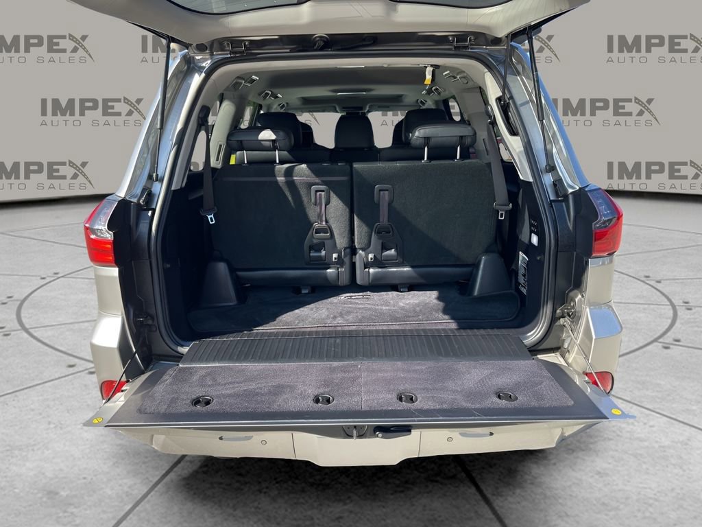 Used 2016 Lexus LX 570 4WD image 32