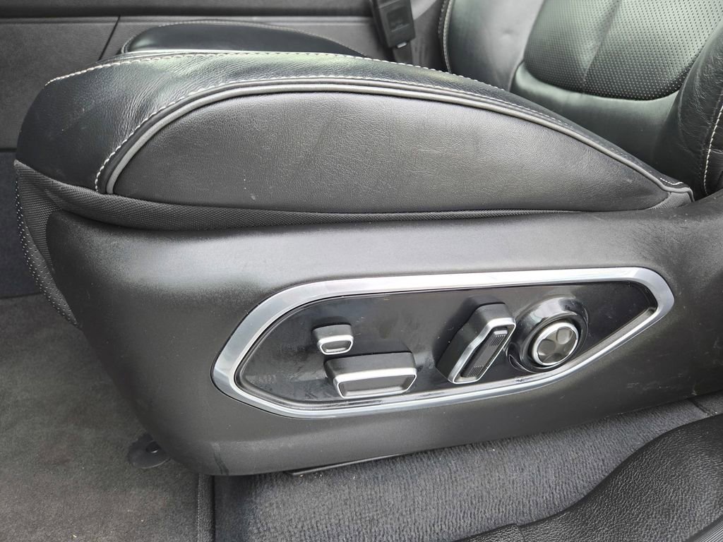 Used 2022 Jeep Grand Cherokee Overland w/ Advanced Protech Group III image 23