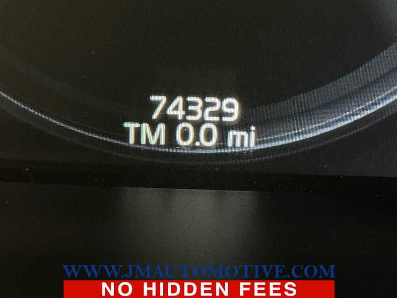 Used 2017 Volvo XC90 T6 Momentum w/ Vision Package image 23