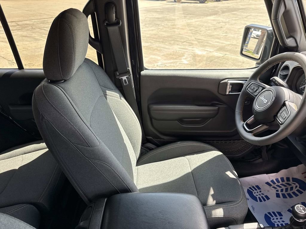 Used 2024 Jeep Wrangler Unlimited image 22