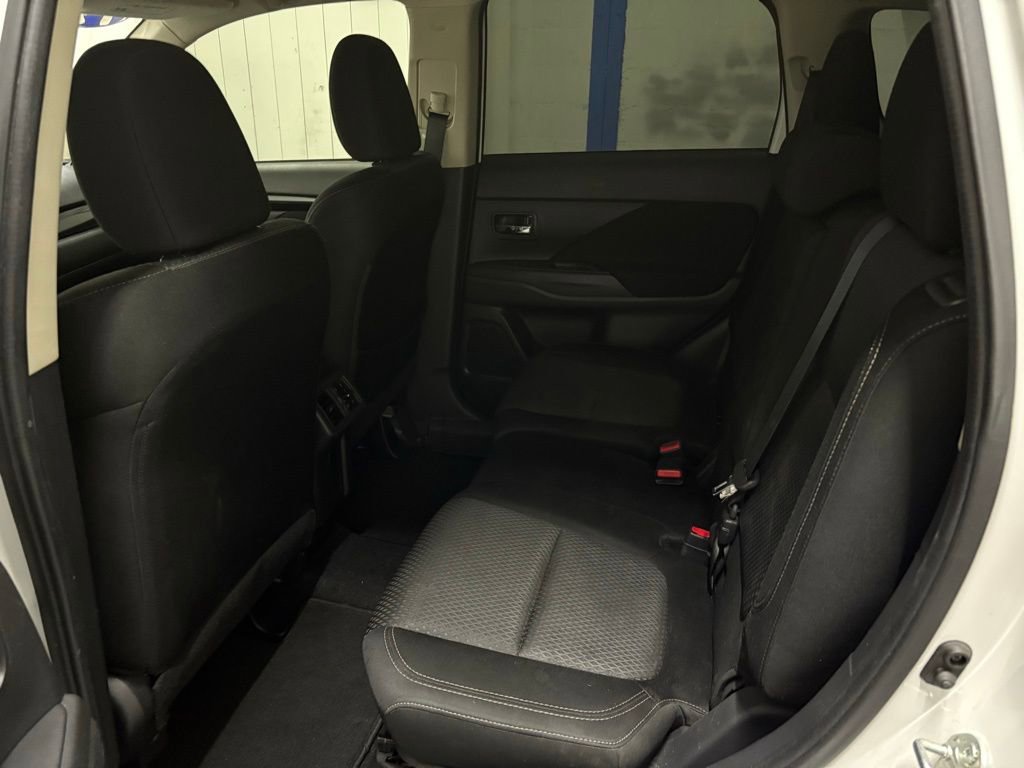 Used 2019 Mitsubishi Outlander ES image 12