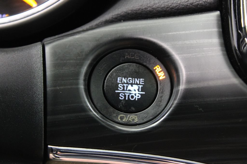 Used 2020 Jeep Grand Cherokee Limited w/ Premium Lighting Group RWD image 12