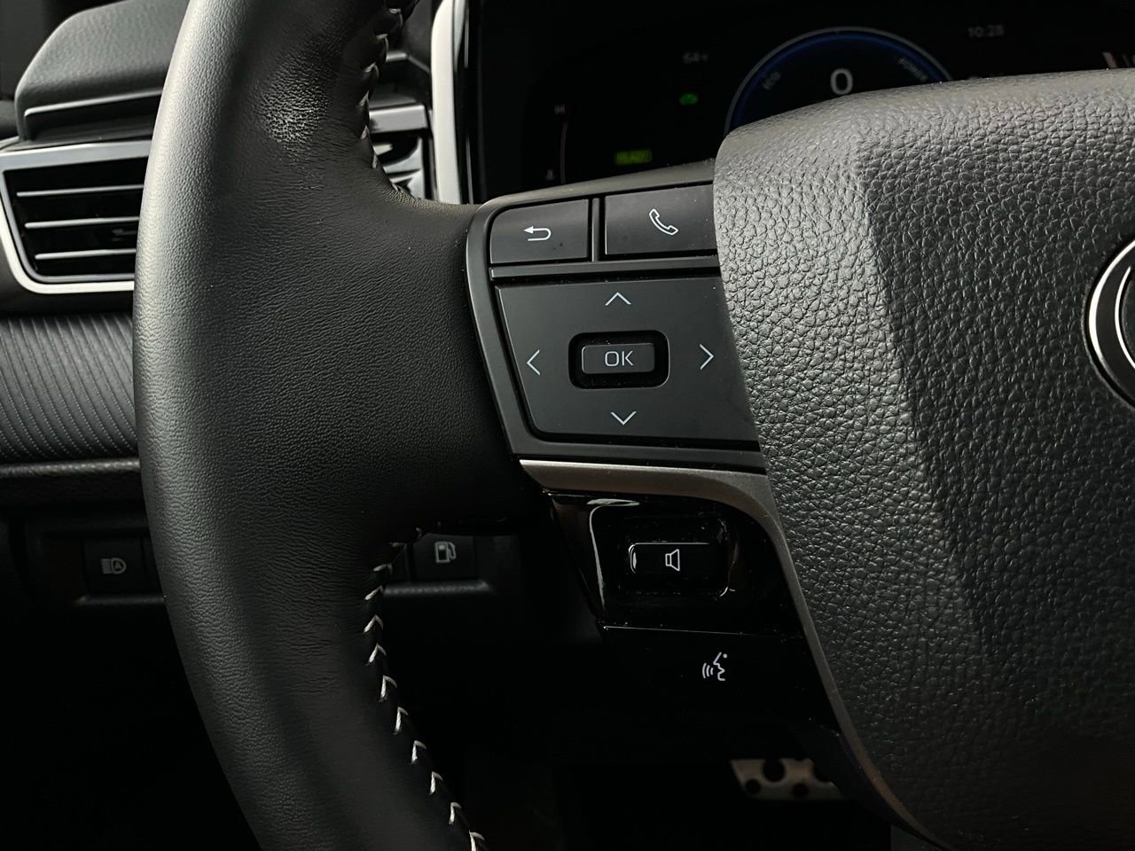 Used 2025 Toyota Camry SE image 35