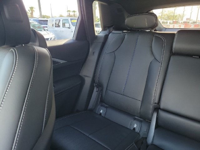 Used 2024 Cadillac Lyriq Luxury AWD/4WD image 17