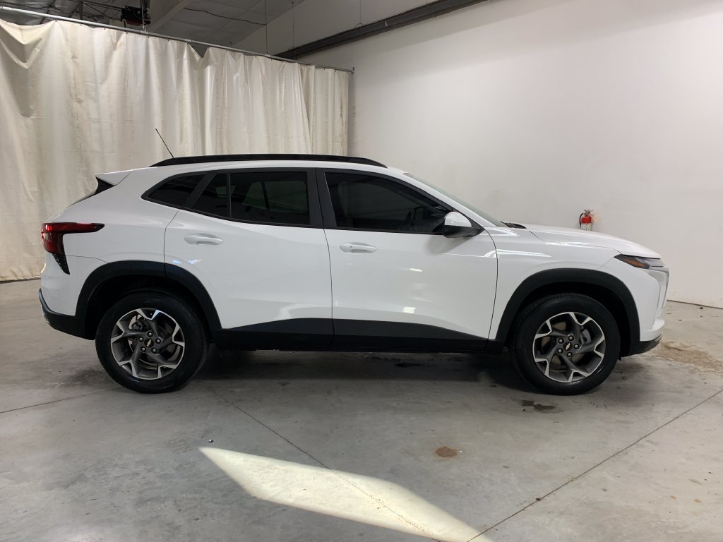 Used 2024 Chevrolet Trax LT w/ Driver Confidence Package FWD image 27