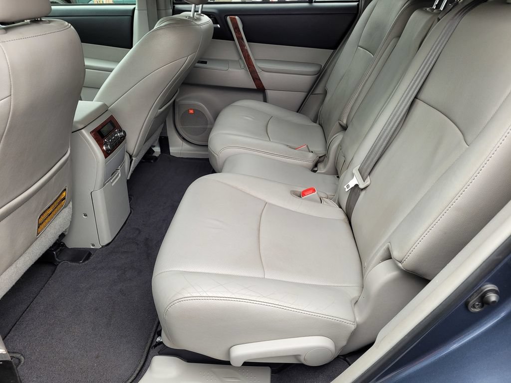 Used 2013 Toyota Highlander Limited AWD/4WD image 8