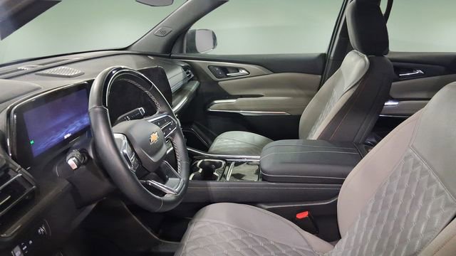 Used 2024 Chevrolet Traverse LT w/ Enhanced Driving Package image 9