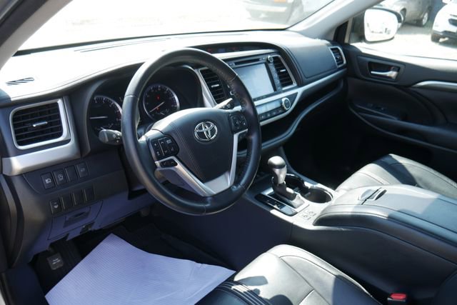 Used 2018 Toyota Highlander SE AWD/4WD image 17