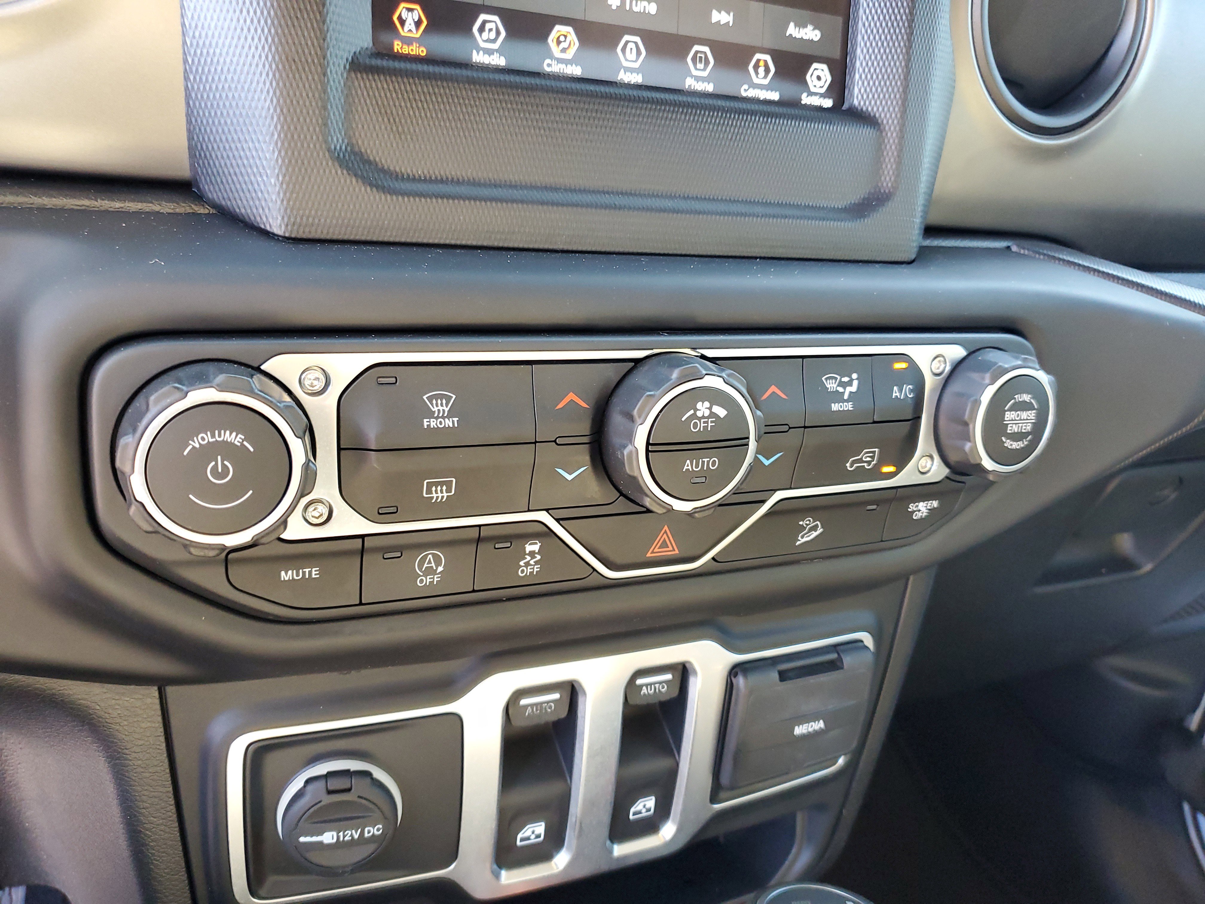 Used 2019 Jeep Wrangler Sport S image 21