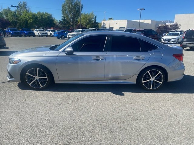 Used 2022 Honda Civic Touring image 2