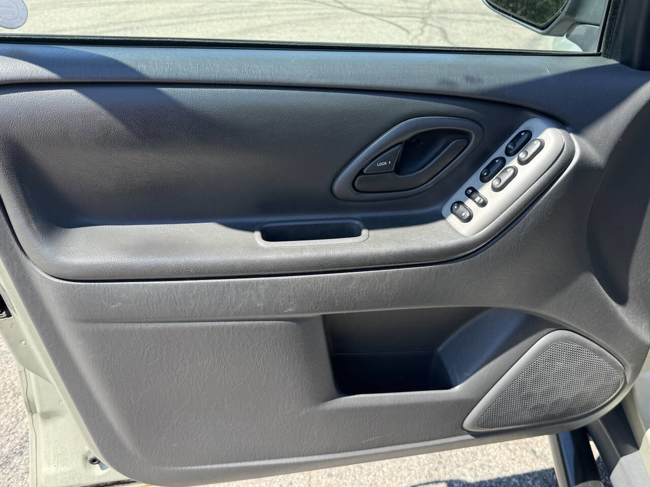 Used 2006 MAZDA Tribute I image 9