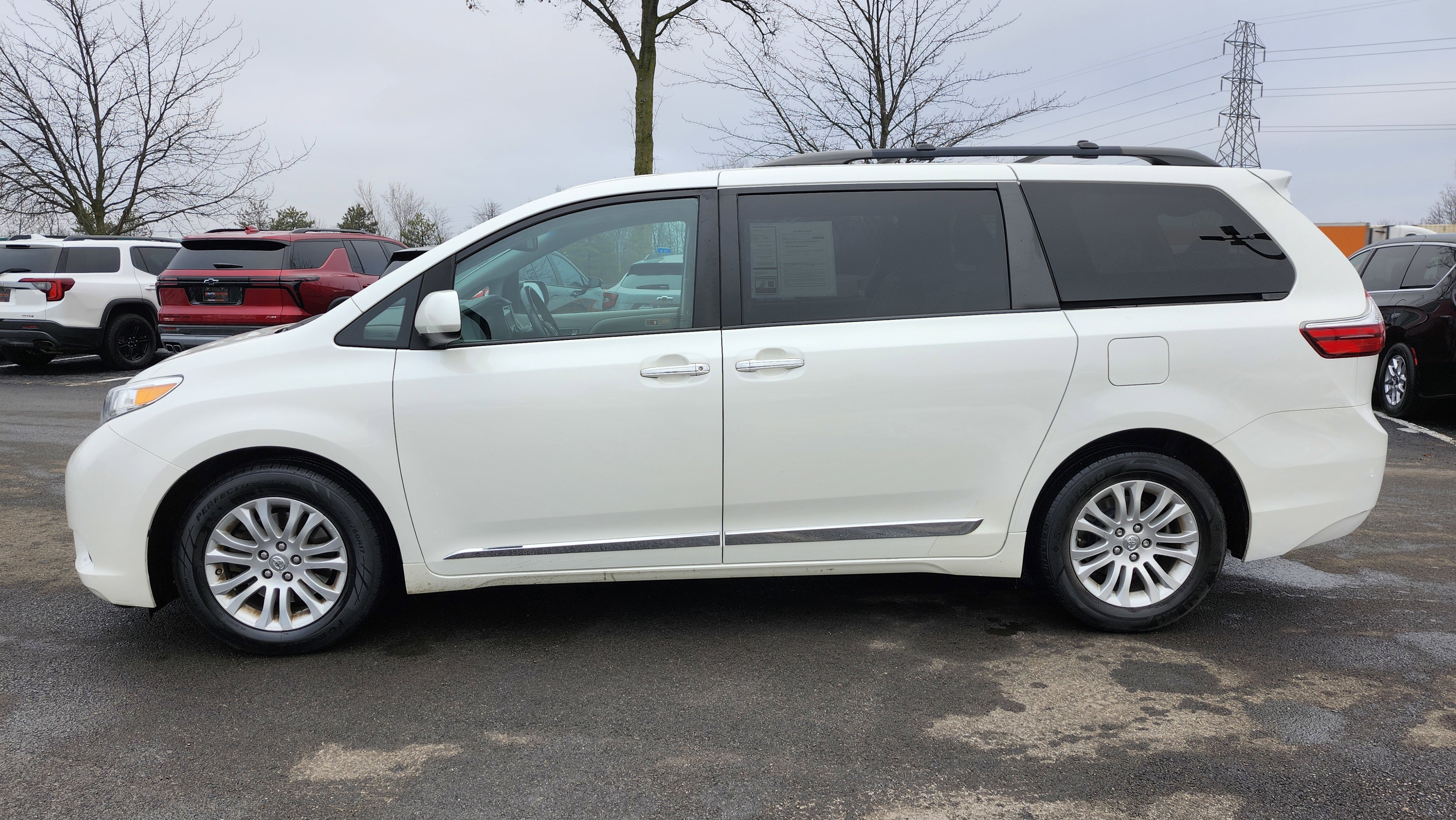 Used 2017 Toyota Sienna XLE Premium image 13