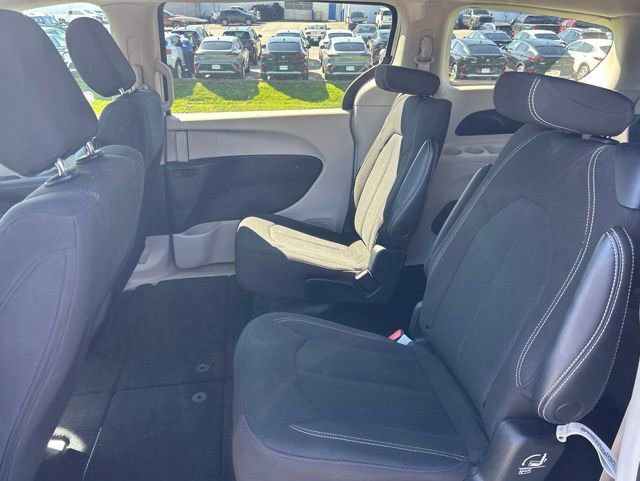 Used 2023 Chrysler Voyager LX FWD image 6