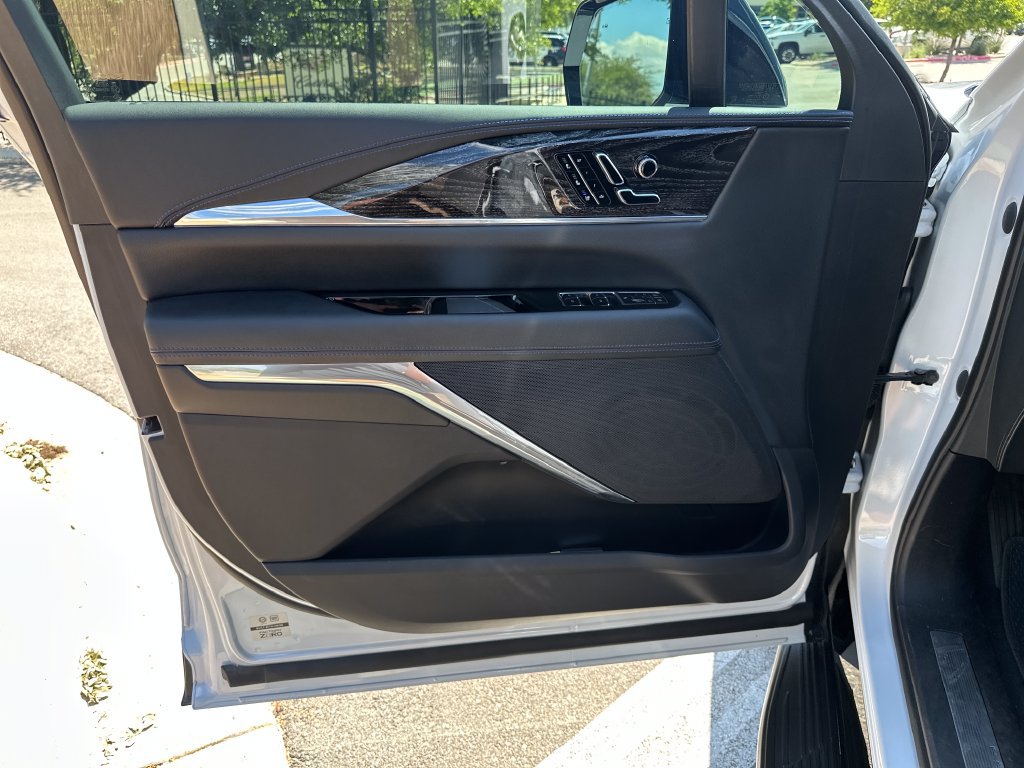 Certified 2026 Cadillac Escalade IQL Luxury AWD/4WD image 16