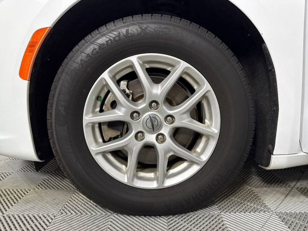Used 2022 Chrysler Pacifica Touring-L FWD image 19