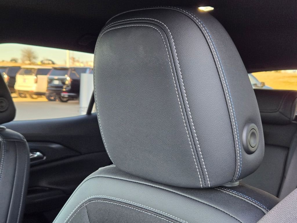 Used 2025 Chevrolet Equinox EV LT w/ Convenience Package image 11