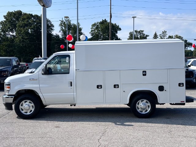 New 2026 Ford E-350 and Econoline 350 Super Duty w/ Power Equipment Group RWD image 4