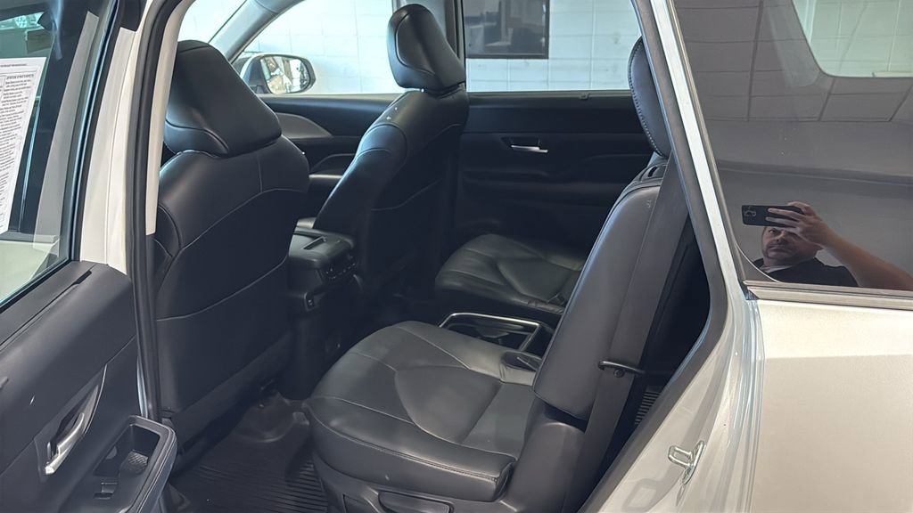 Used 2024 Toyota Grand Highlander AWD image 19