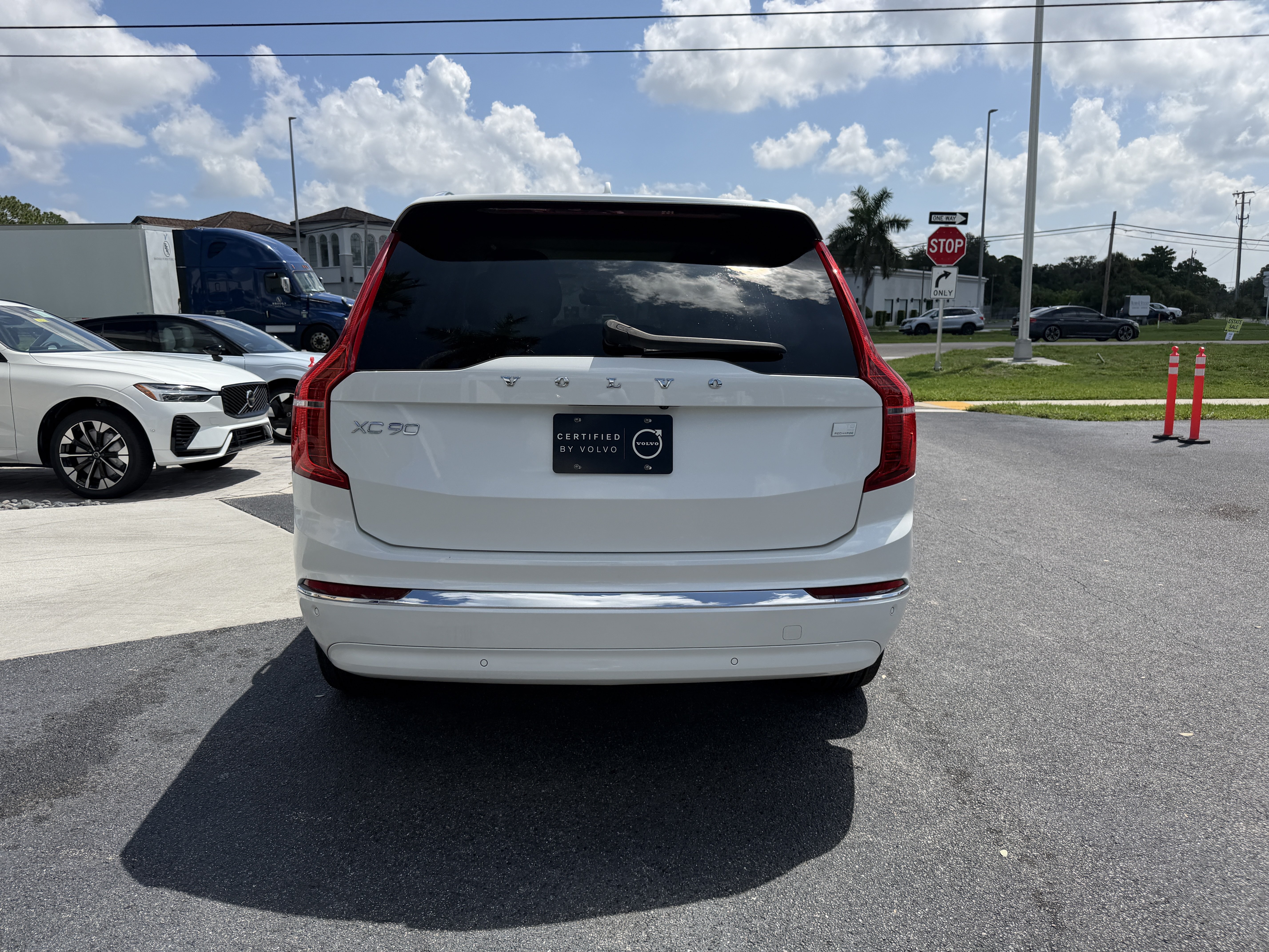 Certified 2024 Volvo XC90 T8 Plus AWD/4WD image 4