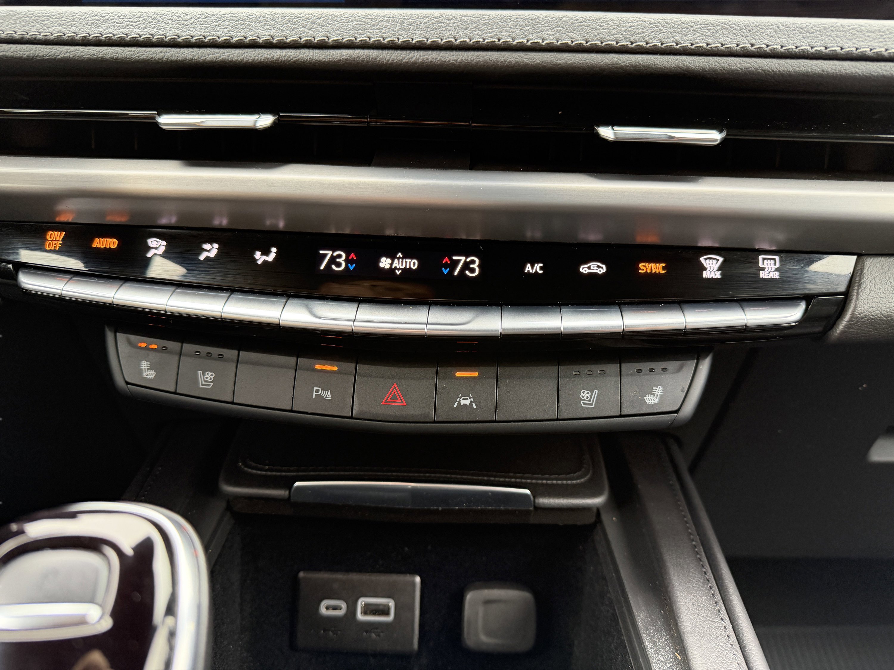 Used 2024 Cadillac XT4 Premium Luxury w/ Technology Package AWD/4WD image 15