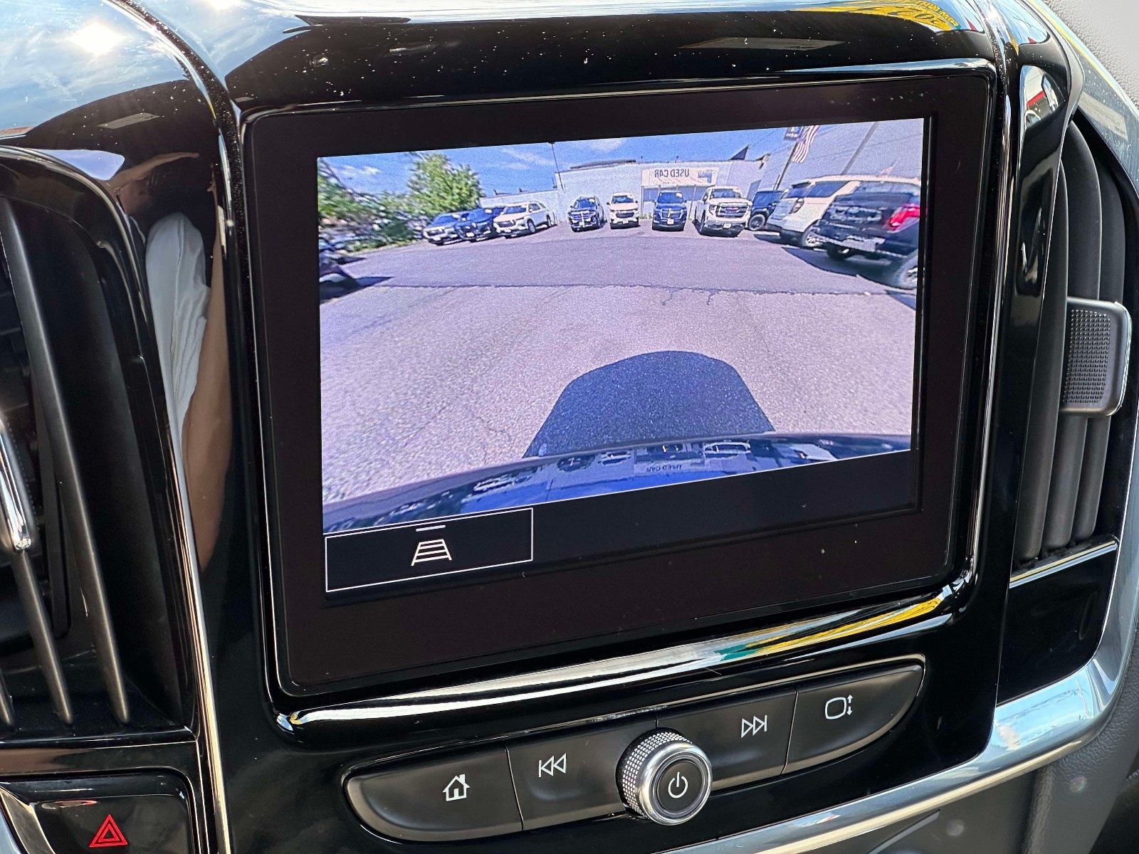 Used 2023 Chevrolet Traverse LT FWD image 28