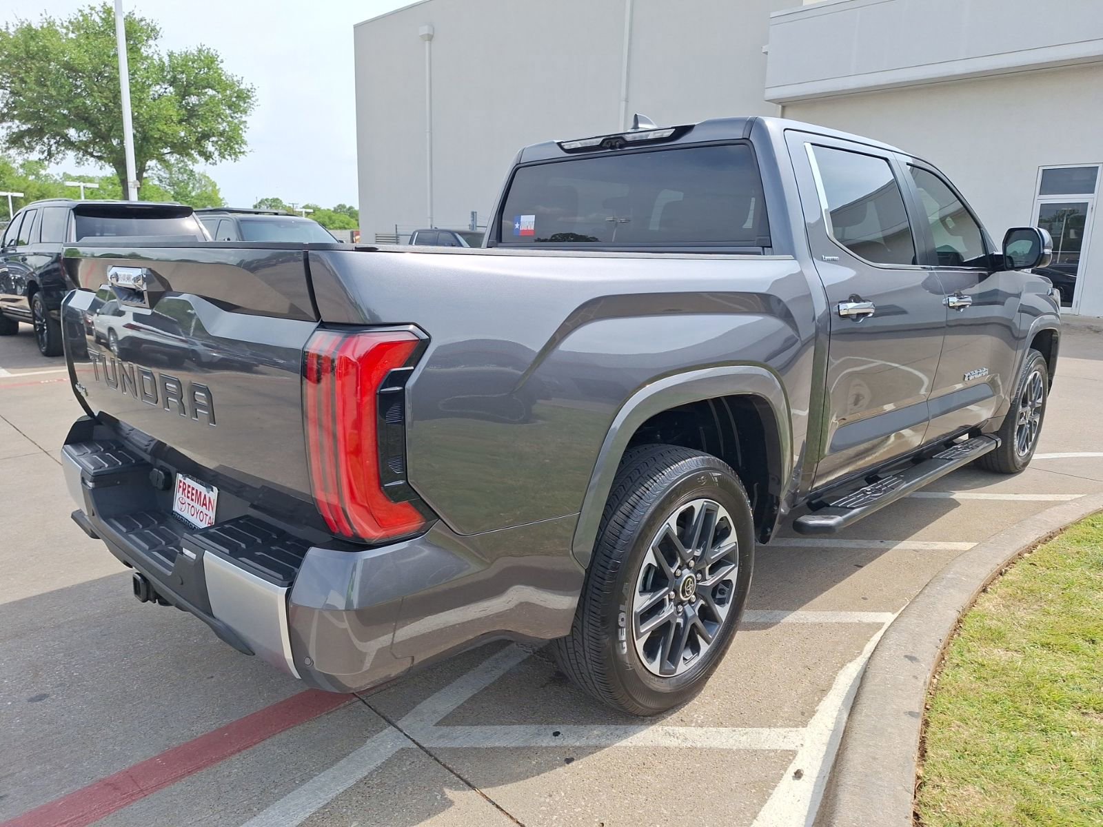 Used 2024 Toyota Tundra Limited AWD/4WD image 6