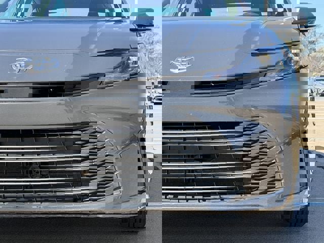 Used 2025 Toyota Camry LE image 9