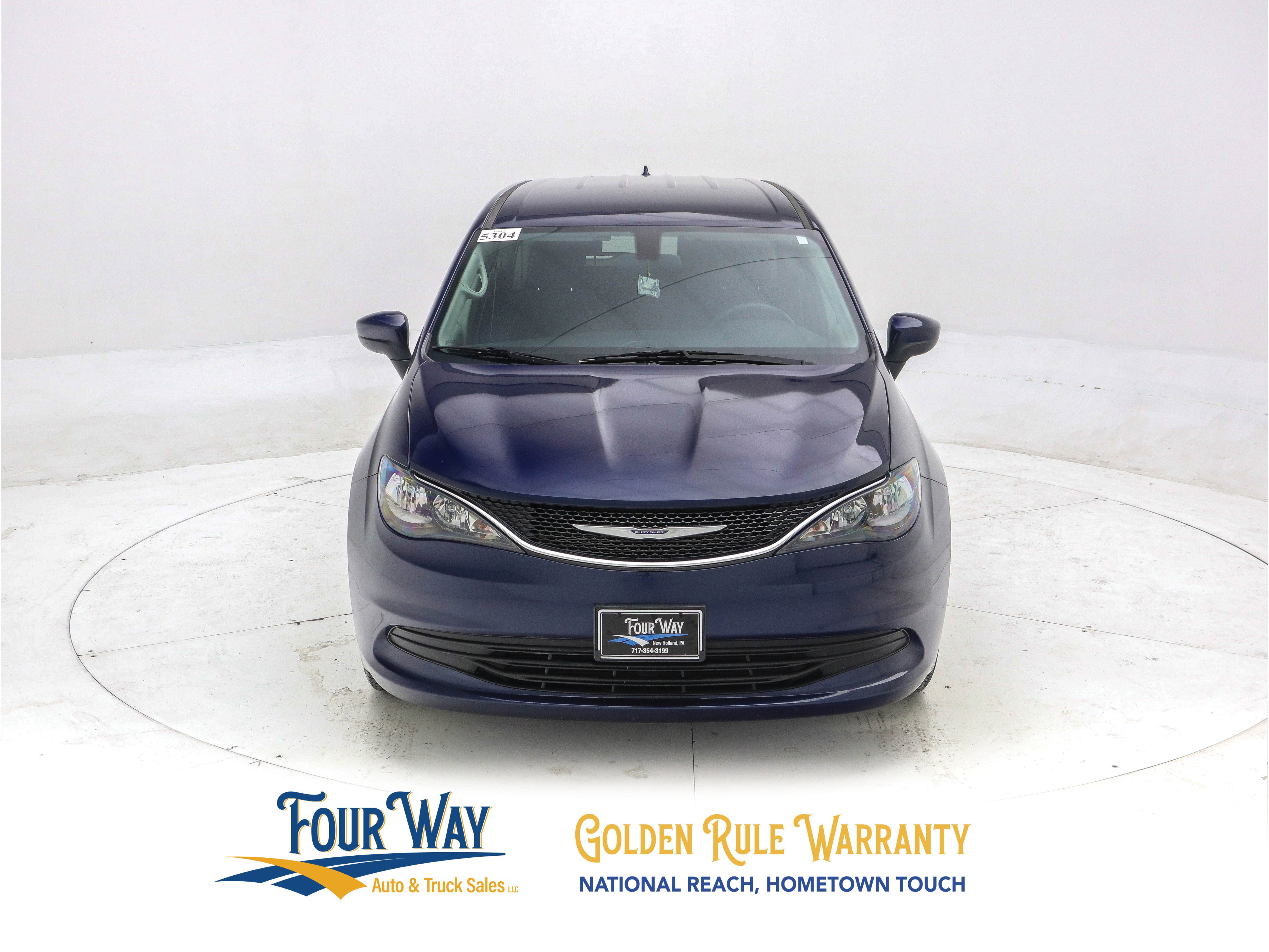 Used 2020 Chrysler Voyager LX image 9