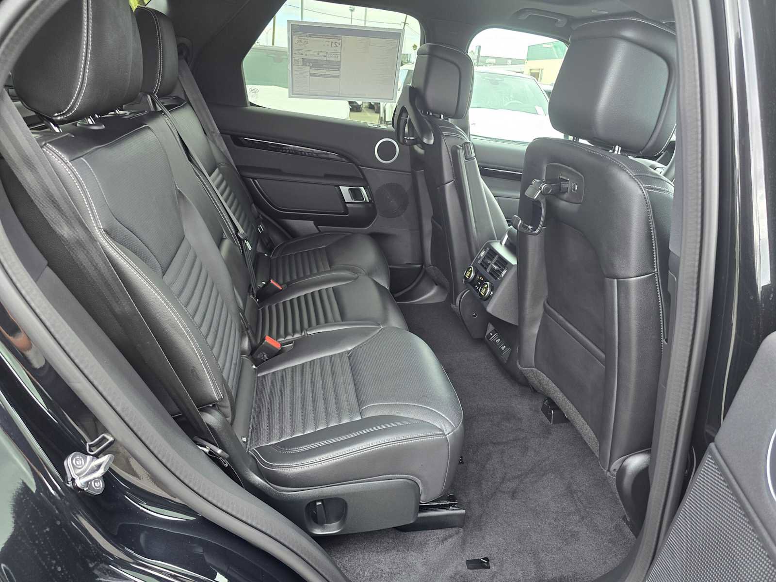 New 2025 Land Rover Discovery S image 13