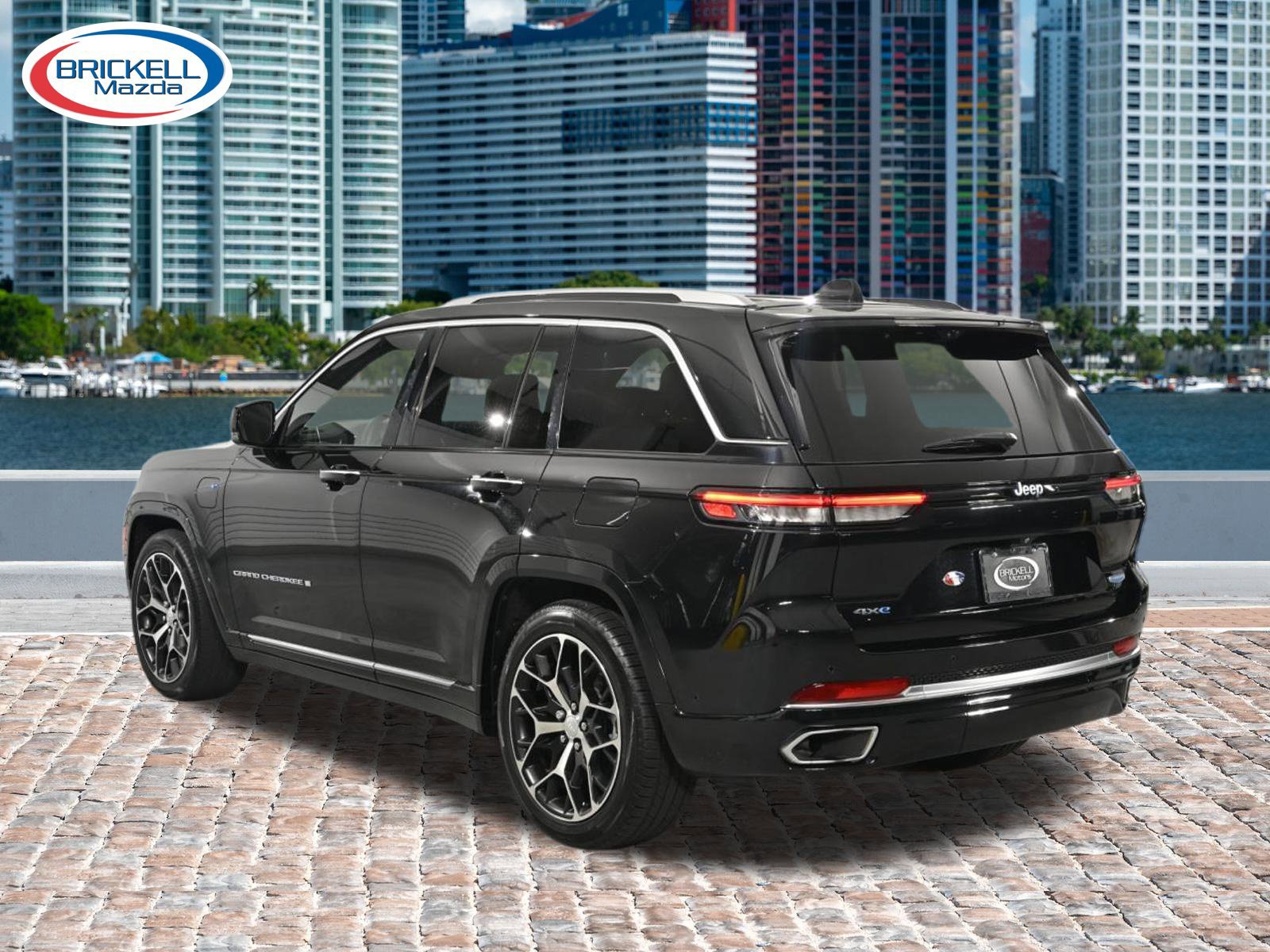 Used 2022 Jeep Grand Cherokee Summit AWD/4WD image 3