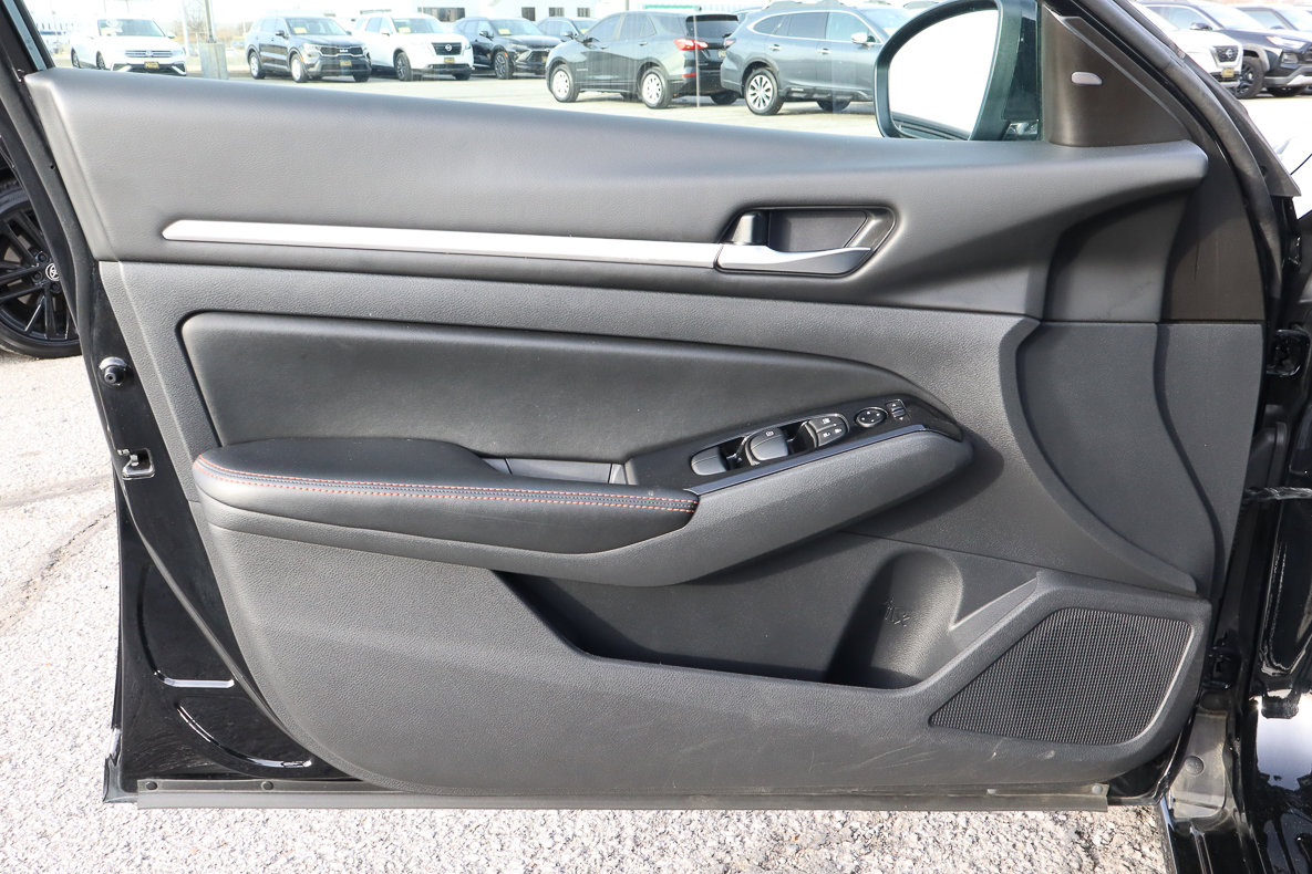 Used 2024 Nissan Altima 2.5 SR image 13